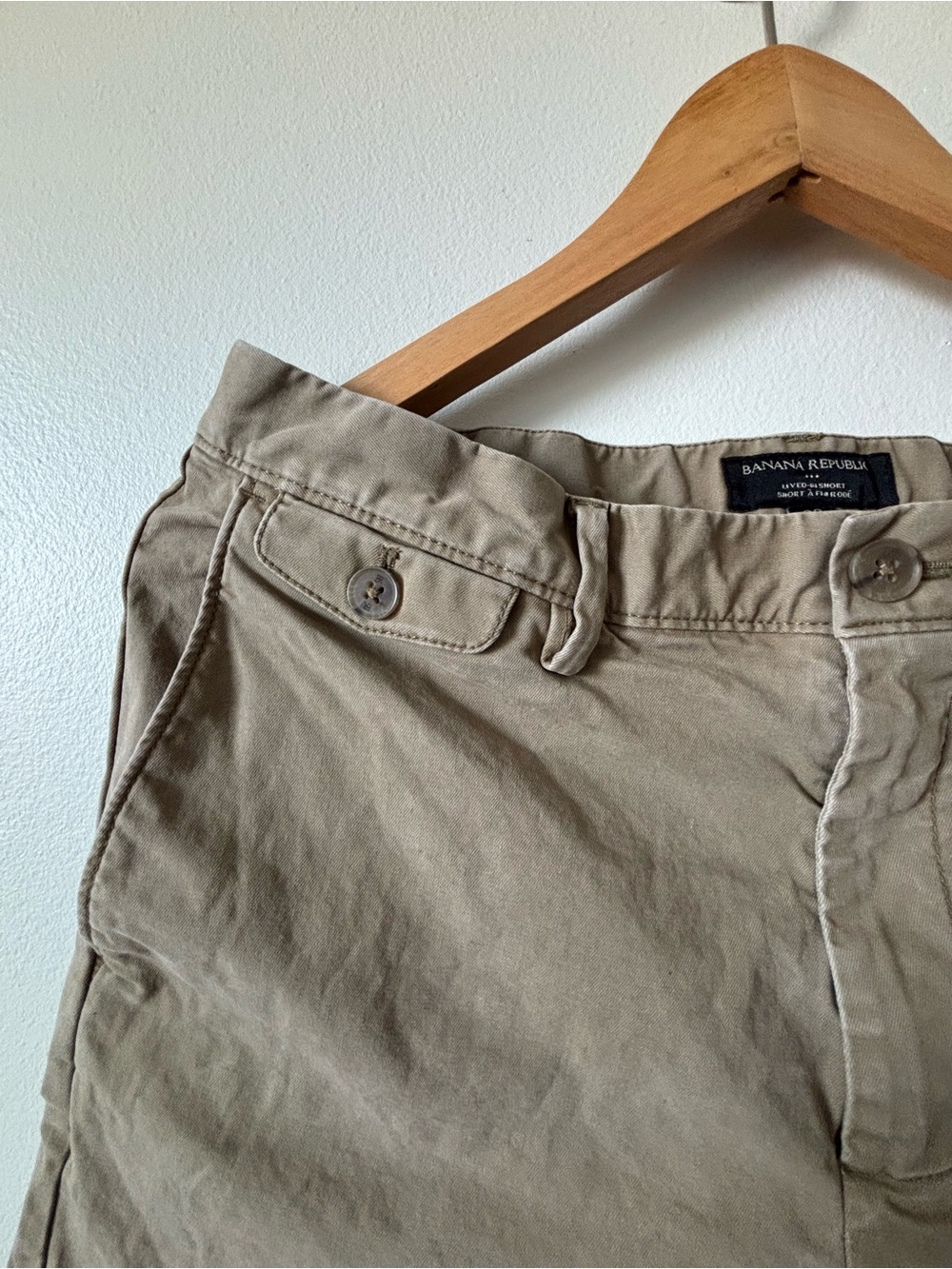 Banana Republic Men's Flat-Front Shorts in Khaki - Picture 4 of 8